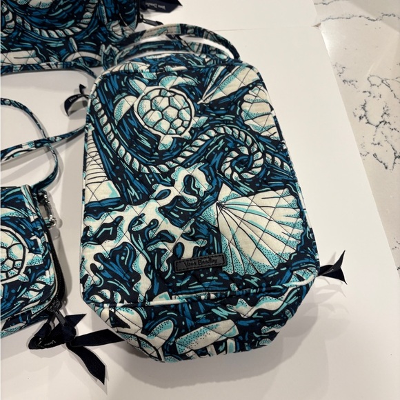 Vera Bradley 3 Pieces Vacation Bags/Wallet - Picture 4 of 6